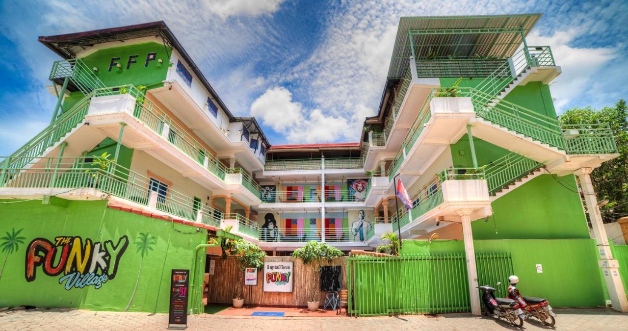 The Funky Village (Adults Only) Сиемрип Экстерьер фото